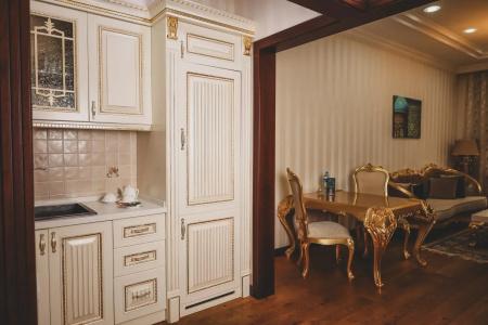 Royal Residence - 279