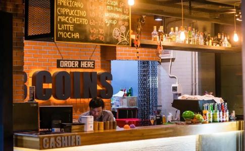 18 Coins Cafe & Hostel - 11