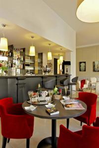 Best Western Le Renoir - 25