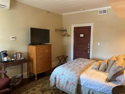 Inn at 835 Boutique - 45