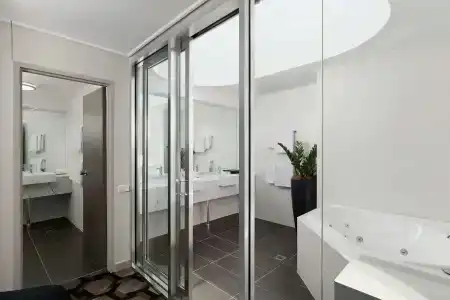 Rydges - 9