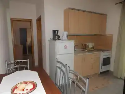 Nikos - 33