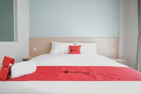 RedDoorz Plus @ Karet Pedurenan 3
