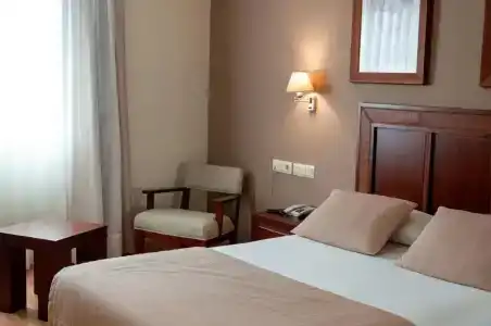 Santiago León - 52