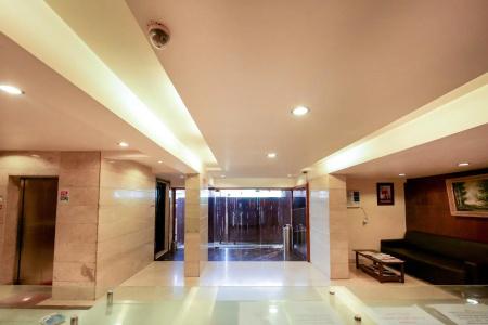 Lucky Goregaon - 8