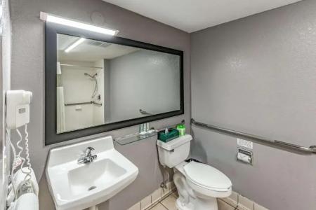 Quality Inn i-10 East Near At&t Center - 40