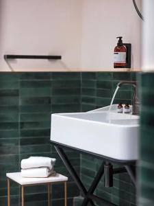 Maisons du Monde Hôtel & Suites - La Rochelle Vieux Port - 56