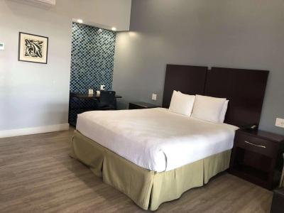 Best Western Plus Inn-by-the-Sea - 4