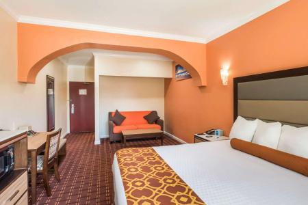 Rodeway Inn & Suites - - 66