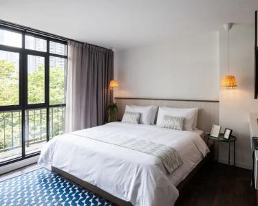 Warm Window Silom - 60