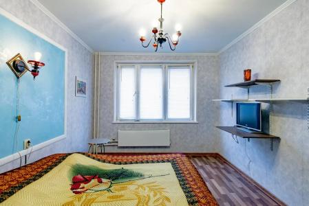 У метро на Островвиянова 27 корпус 1 - 11