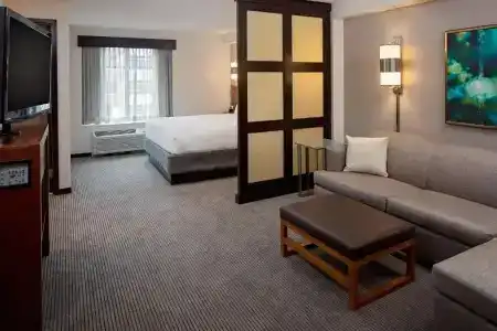 Hyatt Place North Shore - 31