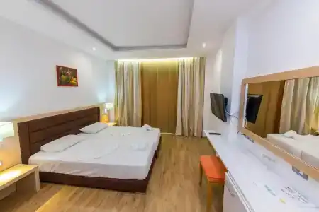 Saranda Palace - 76