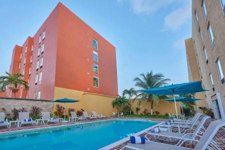 City Express Junior Cancun - 15