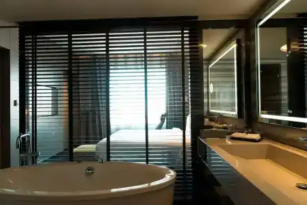 Novotel Chennai Chamiers Road - 8