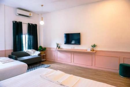Isara Boutique And Cafe - 36