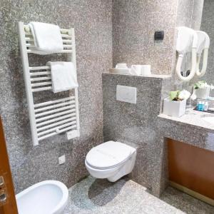 Goldstar  & Suites - 29