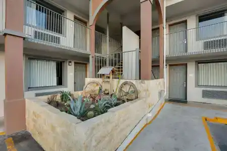 Super 8 by Wyndham Pearl District Downtown - 13