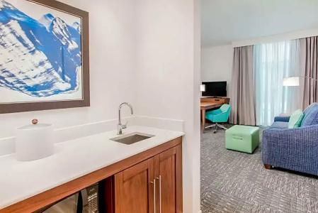 Hampton Inn & Suites Beach-Beachfront - 61