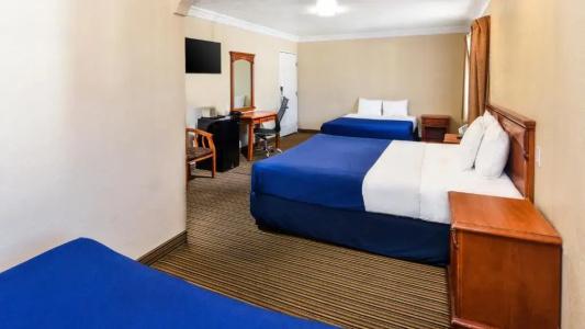 Hollywood Inn Express North - 22