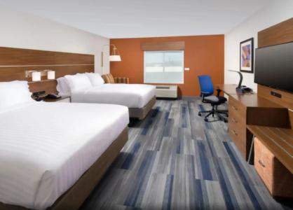Holiday Inn Express & Suites, an IHG - 5