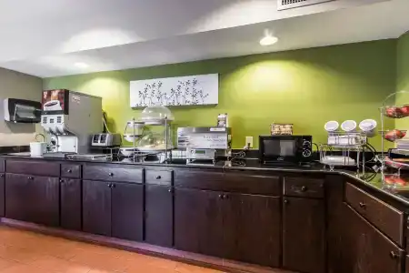 Quality Inn - 39