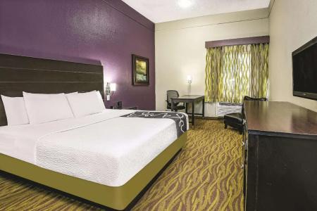 La Quinta by Wyndham Airport - 50