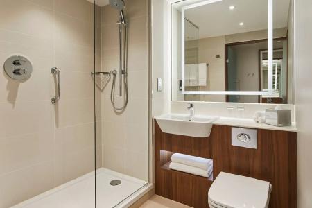 Courtyard by Marriott London City Airport - 7