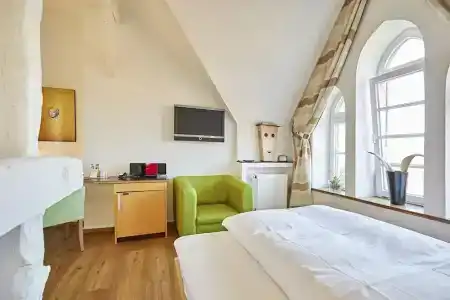 Zur Wartburg - 15