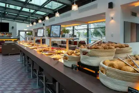 Park Inn by Radisson Berlin Alexanderplatz - 10