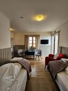 Riverfront Boutique - 10