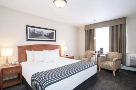 Sandman & Suites West - 43