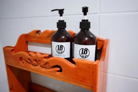 18 Coins Cafe & Hostel - 60