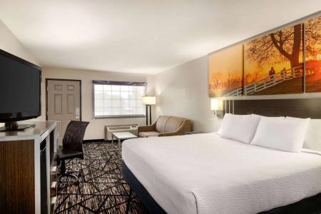 Days Inn by Wyndham San Antonio Near Fiesta Park - 6