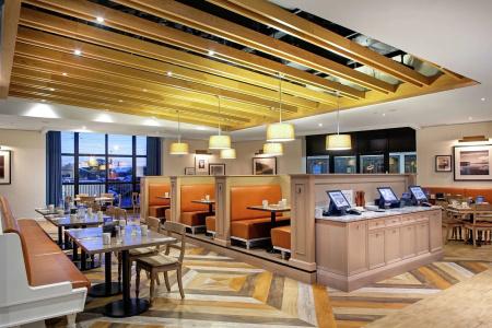 Doubletree by Hilton Airport, ON - 24