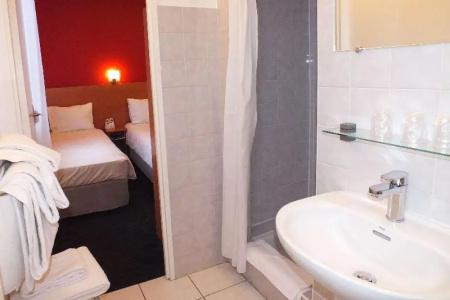 Comfort Cecil Metz Gare - 20