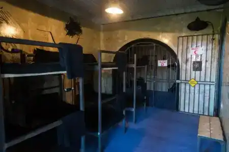 Alcatraz Jail-Hostel - 7