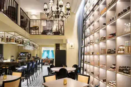 Legacy Gastro Suites - 18