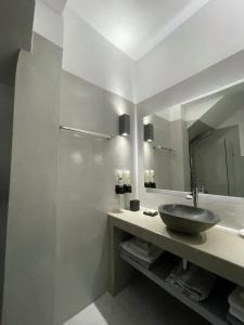 Zoumis Studios - 170