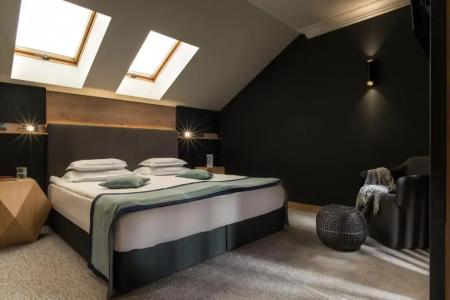 Rosslyn Thracia Sofia - 88