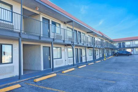 Super 7 Inn-Southwest - 13
