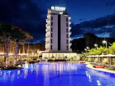 Henry Resort & Spa - 9