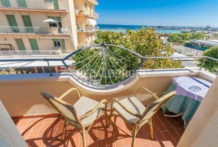 River fronte mare con piscina - 73