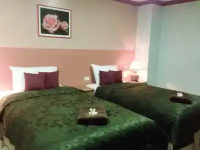 Silla Patong Hostel - 29
