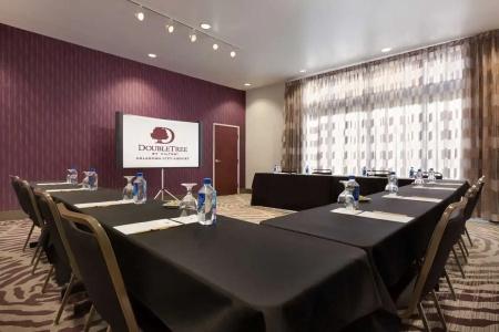 DoubleTree by Hilton Airport - 13