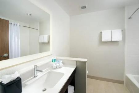 Holiday Inn Express & Suites, an IHG - 26