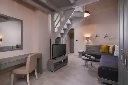 Neikos Mediterraneo Luxury Suites - 65