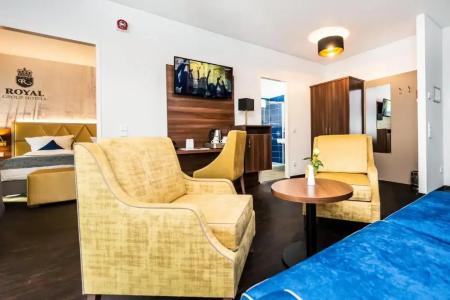 Best Western Plus Royal Suites - 43