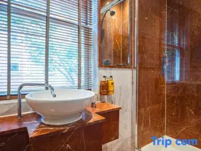 Twenty Nevern Square - 113