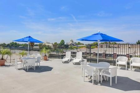Anaheim Desert Inn & Suites - 14